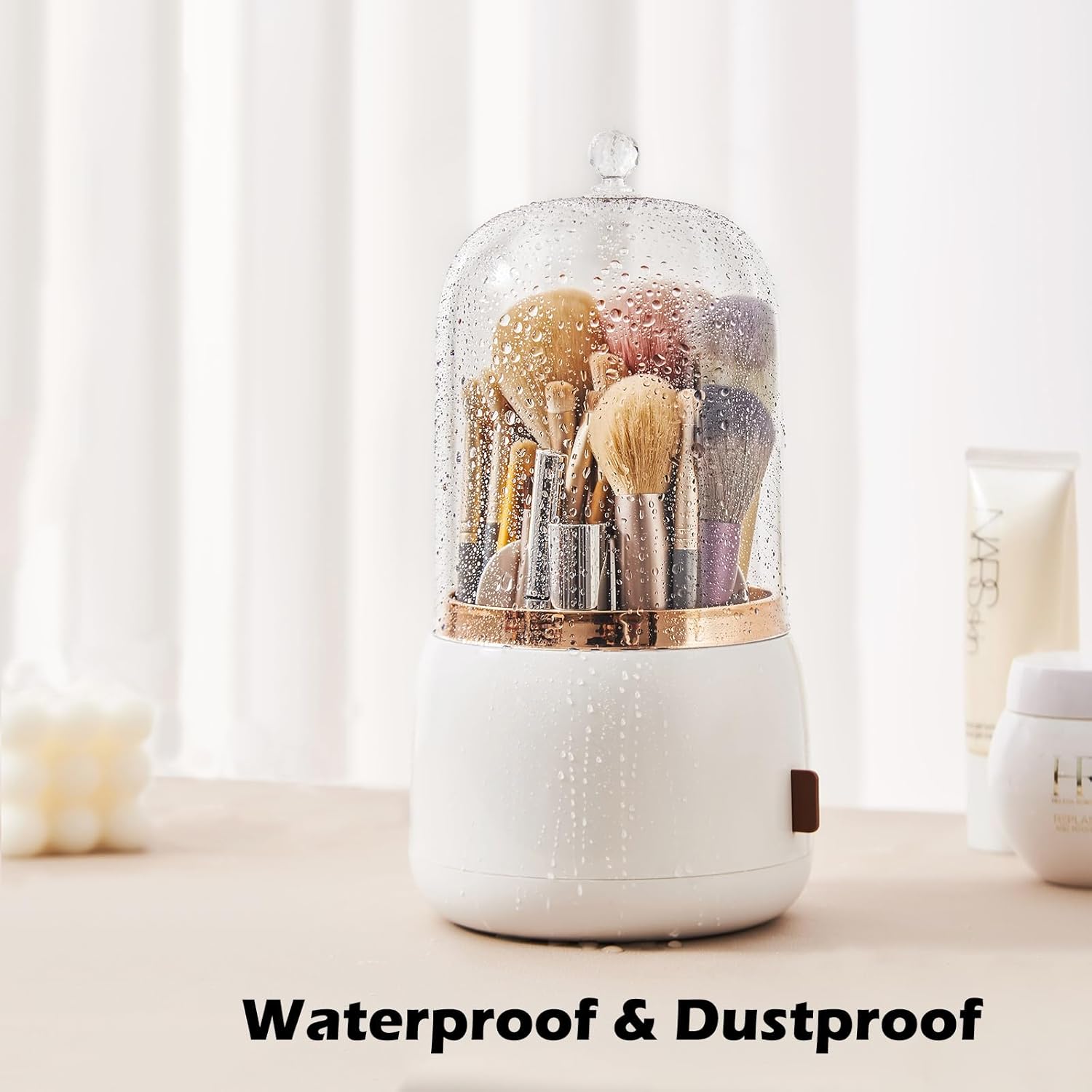 Elegant brush holder with a secure lid, ideal for protecting your makeup brushes from dust and damage