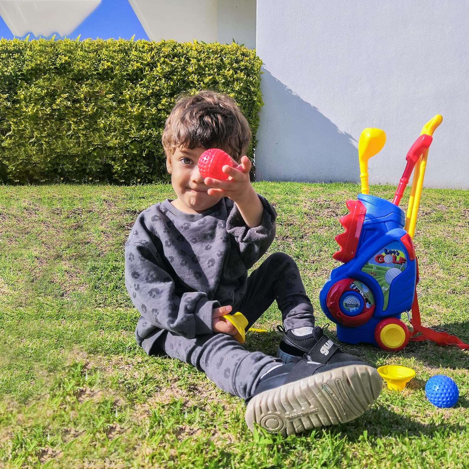 A realistic golf set with numbered flags for target practice