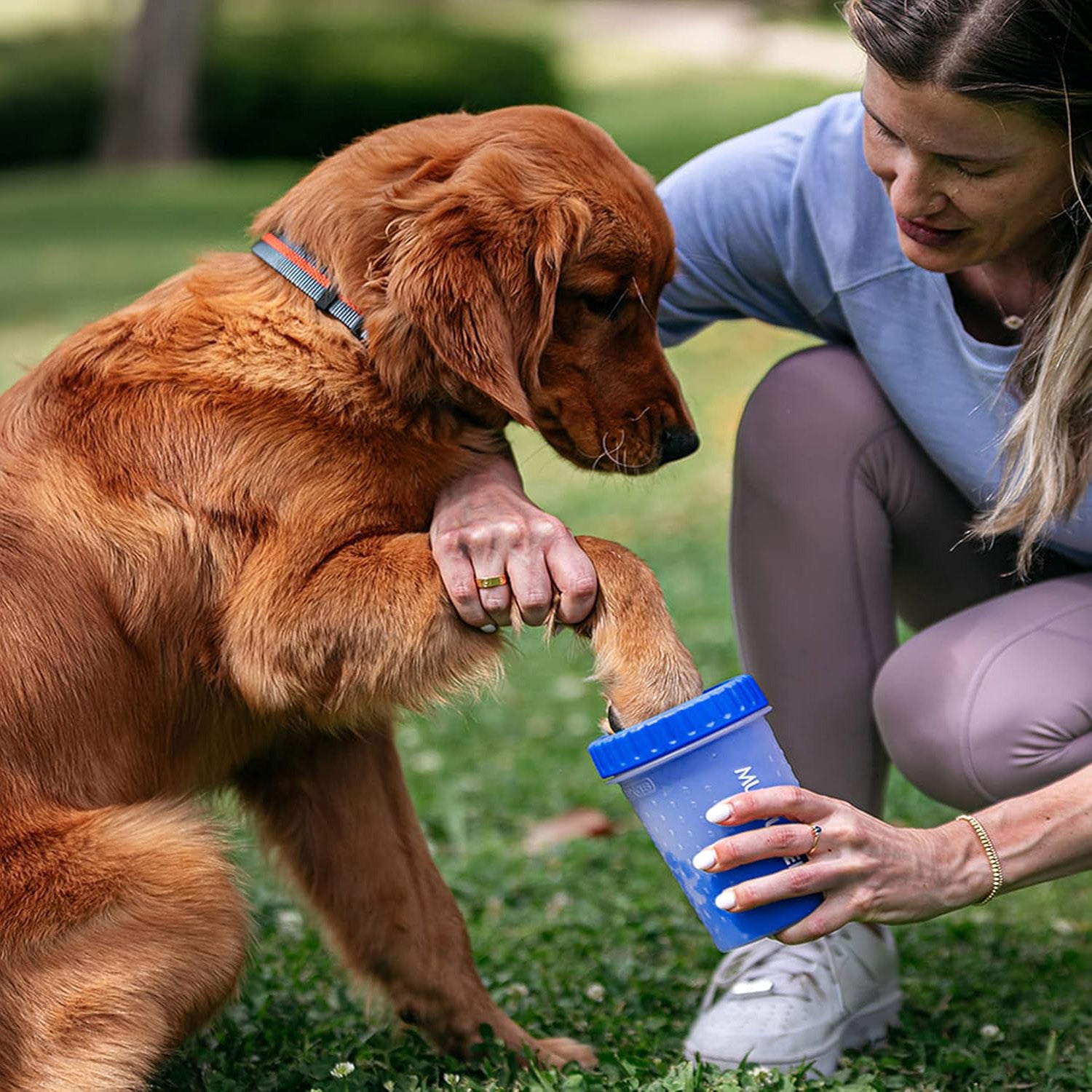 Muddy paw cleaner that quickly removes dirt and grime, ideal for active dogs who enjoy outdoor adventures, keeping paws fresh and clean